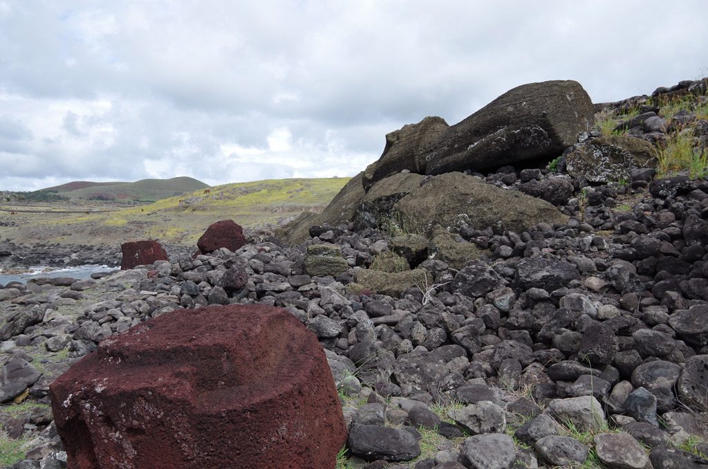 moai_on_rock_pile.jpg